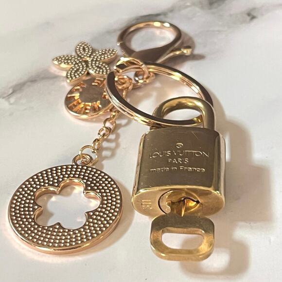 Louis Vuitton Lock & Key Set #311 with a Pink Flower Charm Keychain - Picture 5 of 5